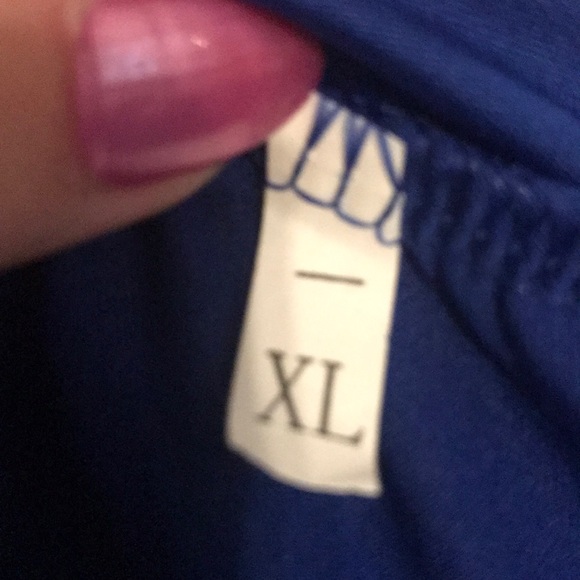 Blue shirt. Long sleeves and has pockets - Picture 2 of 2